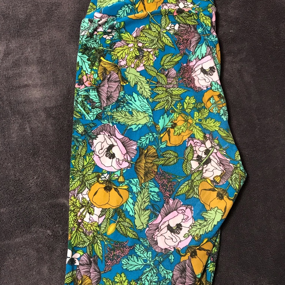 Authentic LuLaRoe TC leggings, great condition